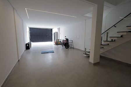 Casa à venda com 275m², 3 quartos e 8 vagas Casa à venda com 275m², 3 quartos e 8 vagasGaragem