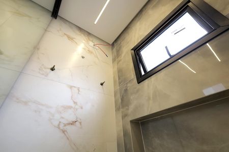 Casa à venda com 275m², 3 quartos e 8 vagas Casa à venda com 275m², 3 quartos e 8 vagasBanheiro Suíte 1