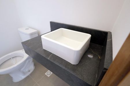 Casa à venda com 275m², 3 quartos e 8 vagas Casa à venda com 275m², 3 quartos e 8 vagasBanheiro Área Gourmet