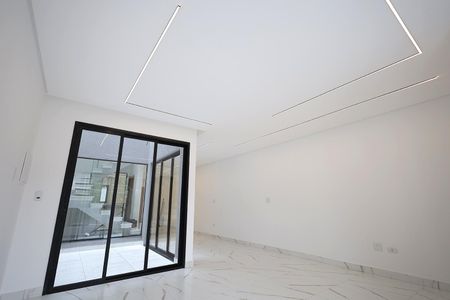 Casa à venda com 275m², 3 quartos e 8 vagas Casa à venda com 275m², 3 quartos e 8 vagasSala