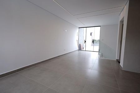 Casa à venda com 275m², 3 quartos e 8 vagas Casa à venda com 275m², 3 quartos e 8 vagasCobertura Gourmet