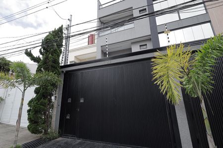 Casa à venda com 275m², 3 quartos e 8 vagas Casa à venda com 275m², 3 quartos e 8 vagasFachada