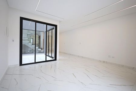 Casa à venda com 275m², 3 quartos e 8 vagas Casa à venda com 275m², 3 quartos e 8 vagasSala