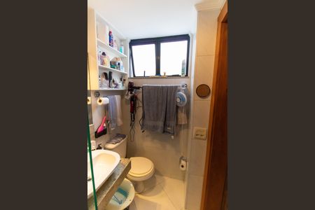 Apartamento à venda com 153m², 3 quartos e 1 vaga Apartamento à venda com 153m², 3 quartos e 1 vagaBanheiro da Suíte