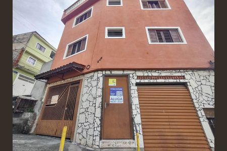 Casa para alugar com 42m², 1 quarto e sem vaga