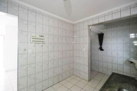 Casa para alugar com 42m², 1 quarto e sem vaga