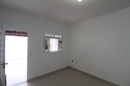 Sala de casa para alugar com 2 quartos, 60m² em Santa Terezinha, Belo Horizonte
