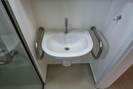 Banheiro de kitnet/studio para alugar com 1 quarto, 25m² em Vila Madalena, São Paulo