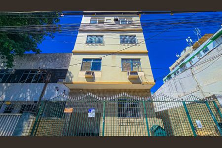 Apartamento à venda com 70m², 3 quartos e sem vagaFachada do Prédio com placa