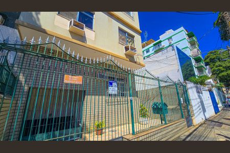 Apartamento à venda com 70m², 3 quartos e sem vagaFachada do Prédio com placa