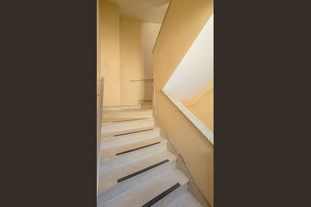 Apartamento à venda com 70m², 3 quartos e sem vagaEscada