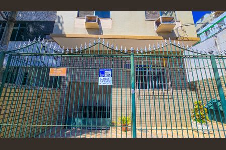 Apartamento à venda com 70m², 3 quartos e sem vagaFachada do Prédio com placa