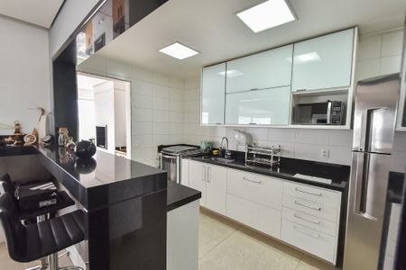 Apartamento à venda com 128m², 3 quartos e 2 vagas Apartamento à venda com 128m², 3 quartos e 2 vagasCozinha