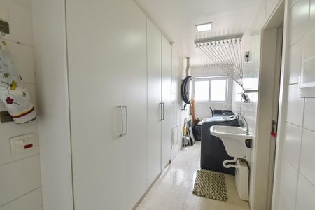 Apartamento à venda com 128m², 3 quartos e 2 vagas Apartamento à venda com 128m², 3 quartos e 2 vagasÁrea de serviço