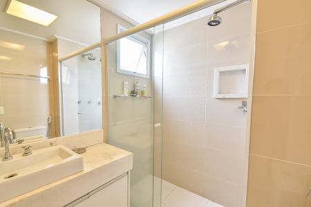 Apartamento à venda com 128m², 3 quartos e 2 vagas Apartamento à venda com 128m², 3 quartos e 2 vagasBanheiro da suíte 2