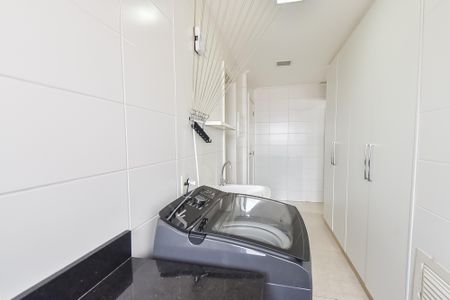 Apartamento à venda com 128m², 3 quartos e 2 vagas Apartamento à venda com 128m², 3 quartos e 2 vagasÁrea de serviço