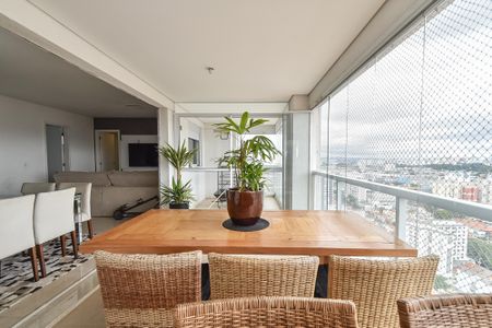 Apartamento à venda com 128m², 3 quartos e 2 vagas Apartamento à venda com 128m², 3 quartos e 2 vagasVaranda