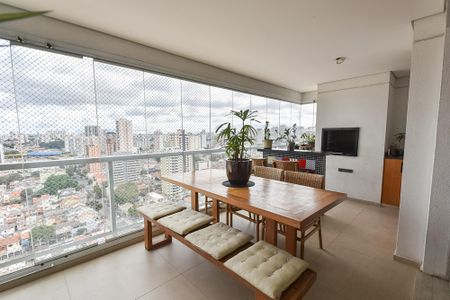 Apartamento à venda com 128m², 3 quartos e 2 vagas Apartamento à venda com 128m², 3 quartos e 2 vagasVaranda