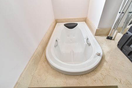 Apartamento à venda com 128m², 3 quartos e 2 vagas Apartamento à venda com 128m², 3 quartos e 2 vagasBanheiro da suíte 1