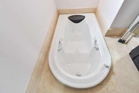 Apartamento à venda com 128m², 3 quartos e 2 vagas Apartamento à venda com 128m², 3 quartos e 2 vagasBanheiro da suíte 1