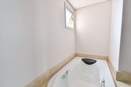 Apartamento à venda com 128m², 3 quartos e 2 vagas Apartamento à venda com 128m², 3 quartos e 2 vagasBanheiro da suíte 1