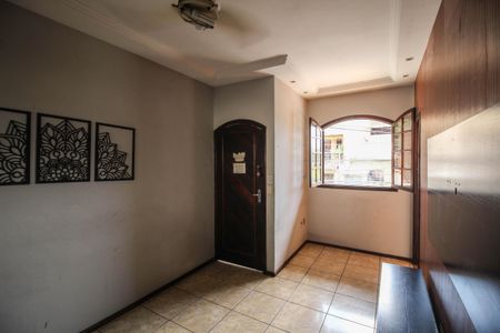 Sala de casa para alugar com 3 quartos, 120m² em Chacrinha, Nova Iguaçu