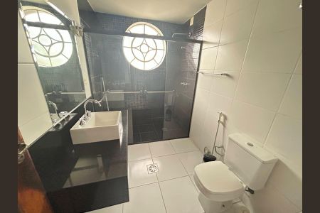 Casa para alugar com 360m², 5 quartos e 3 vagasBanheiro