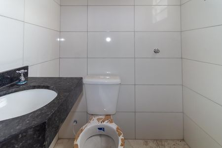 Banheiro de casa de condomínio para alugar com 1 quarto, 50m² em Cidade São Mateus, São Paulo