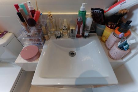 Apartamento para alugar com 65m², 2 quartos e 1 vagaBanheiro da suíte