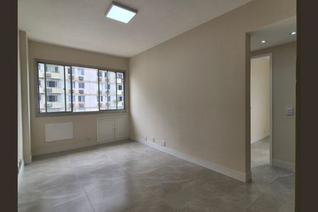 Sala de apartamento para alugar com 2 quartos, 55m² em Barra da Tijuca, Rio de Janeiro