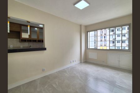 Sala  de apartamento para alugar com 2 quartos, 55m² em Barra da Tijuca, Rio de Janeiro