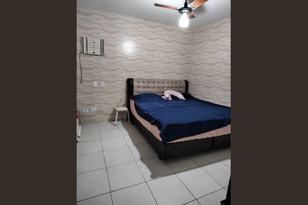 Quarto de casa para alugar com 3 quartos, 150m² em Vila Áurea (Vicente de Carvalho), Guarujá
