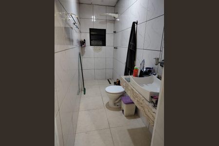 Banheiro de casa para alugar com 3 quartos, 150m² em Vila Áurea (Vicente de Carvalho), Guarujá