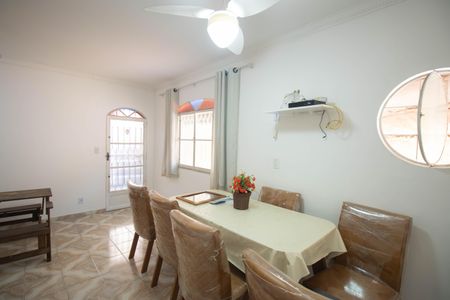 Sala de casa para alugar com 3 quartos, 360m² em Mutua, São Gonçalo