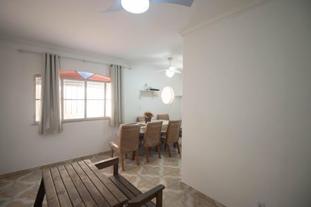 Sala de casa para alugar com 3 quartos, 360m² em Mutua, São Gonçalo