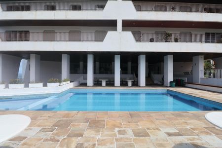 Apartamento para alugar com 200m², 3 quartos e 1 vaga Apartamento para alugar com 200m², 3 quartos e 1 vagaÁrea comum - Piscina