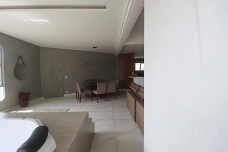 Apartamento para alugar com 200m², 3 quartos e 1 vaga Apartamento para alugar com 200m², 3 quartos e 1 vagaSala