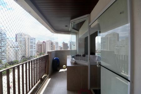 Apartamento para alugar com 200m², 3 quartos e 1 vaga Apartamento para alugar com 200m², 3 quartos e 1 vagaVaranda