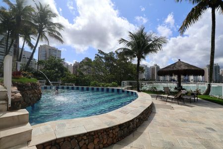 Apartamento para alugar com 200m², 3 quartos e 1 vaga Apartamento para alugar com 200m², 3 quartos e 1 vagaÁrea comum - Piscina