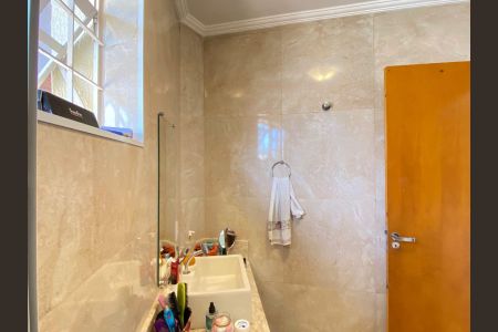 Casa à venda com 120m², 2 quartos e 1 vaga Casa à venda com 120m², 2 quartos e 1 vagaBanheiro