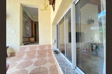 Casa à venda com 120m², 2 quartos e 1 vaga Casa à venda com 120m², 2 quartos e 1 vagaVaranda - Área de Serviço