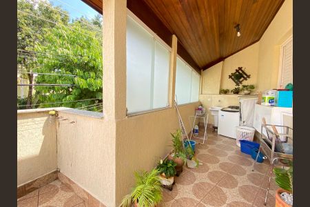 Casa à venda com 120m², 2 quartos e 1 vaga Casa à venda com 120m², 2 quartos e 1 vagaVaranda - Área de Serviço