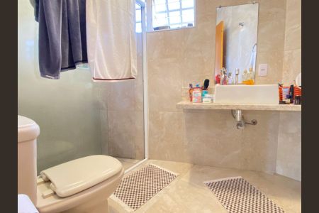 Casa à venda com 120m², 2 quartos e 1 vaga Casa à venda com 120m², 2 quartos e 1 vagaBanheiro