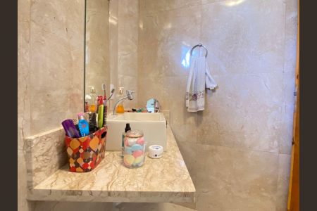 Casa à venda com 120m², 2 quartos e 1 vaga Casa à venda com 120m², 2 quartos e 1 vagaBanheiro