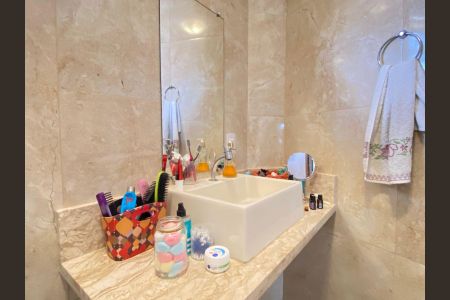 Casa à venda com 120m², 2 quartos e 1 vaga Casa à venda com 120m², 2 quartos e 1 vagaBanheiro