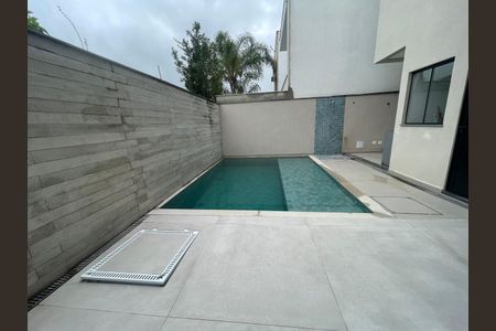 Casa de condomínio à venda com 276m², 4 quartos e 2 vagas