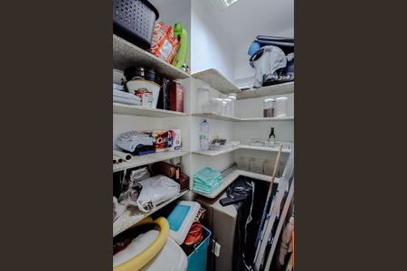 Apartamento à venda com 168m², 3 quartos e 3 vagas Apartamento à venda com 168m², 3 quartos e 3 vagasDespensa