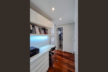 Apartamento à venda com 168m², 3 quartos e 3 vagas Apartamento à venda com 168m², 3 quartos e 3 vagasQuarto 3 - Suíte