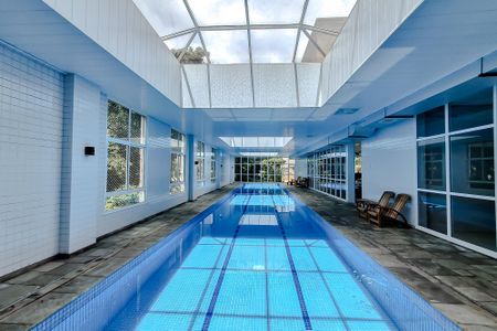 Apartamento à venda com 168m², 3 quartos e 3 vagas Apartamento à venda com 168m², 3 quartos e 3 vagasÁrea comum - Piscina