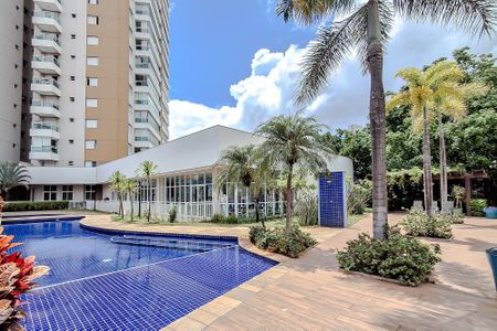Apartamento à venda com 168m², 3 quartos e 3 vagas Apartamento à venda com 168m², 3 quartos e 3 vagasÁrea comum - Piscina